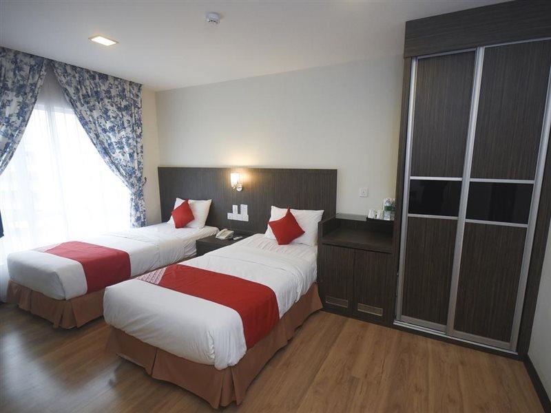 OYO 985 Hotel Nur Miri Exterior foto