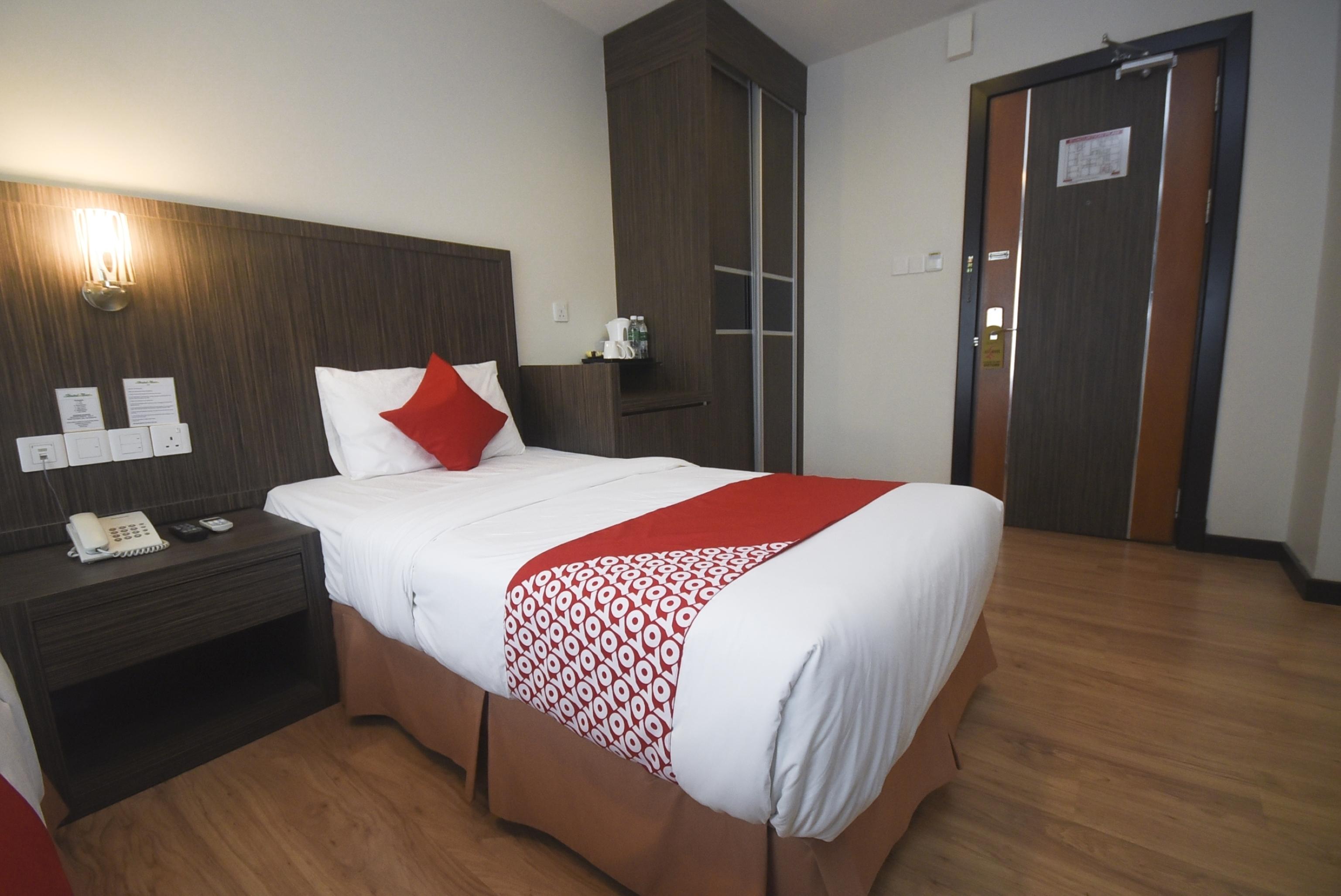 OYO 985 Hotel Nur Miri Exterior foto