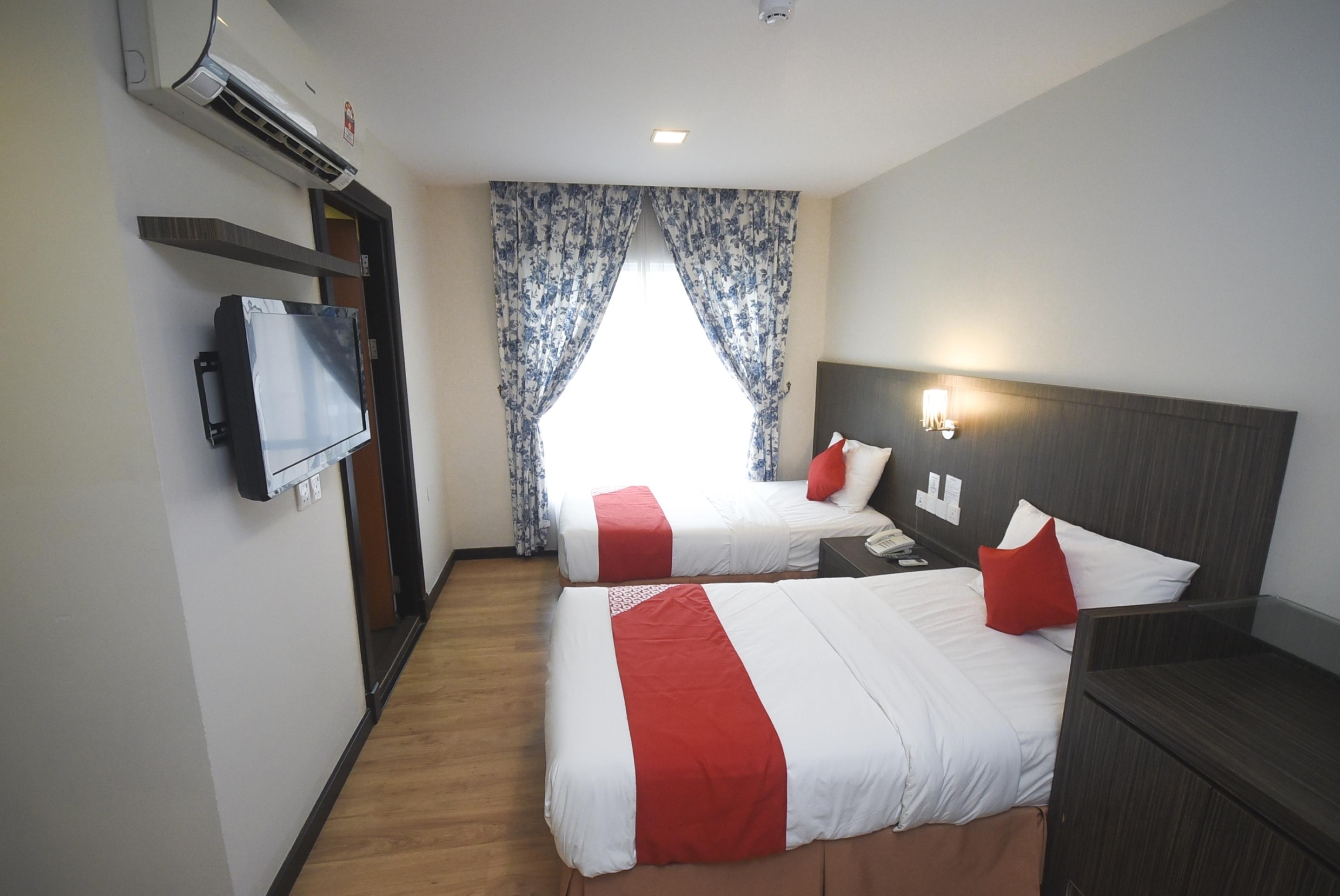 OYO 985 Hotel Nur Miri Exterior foto