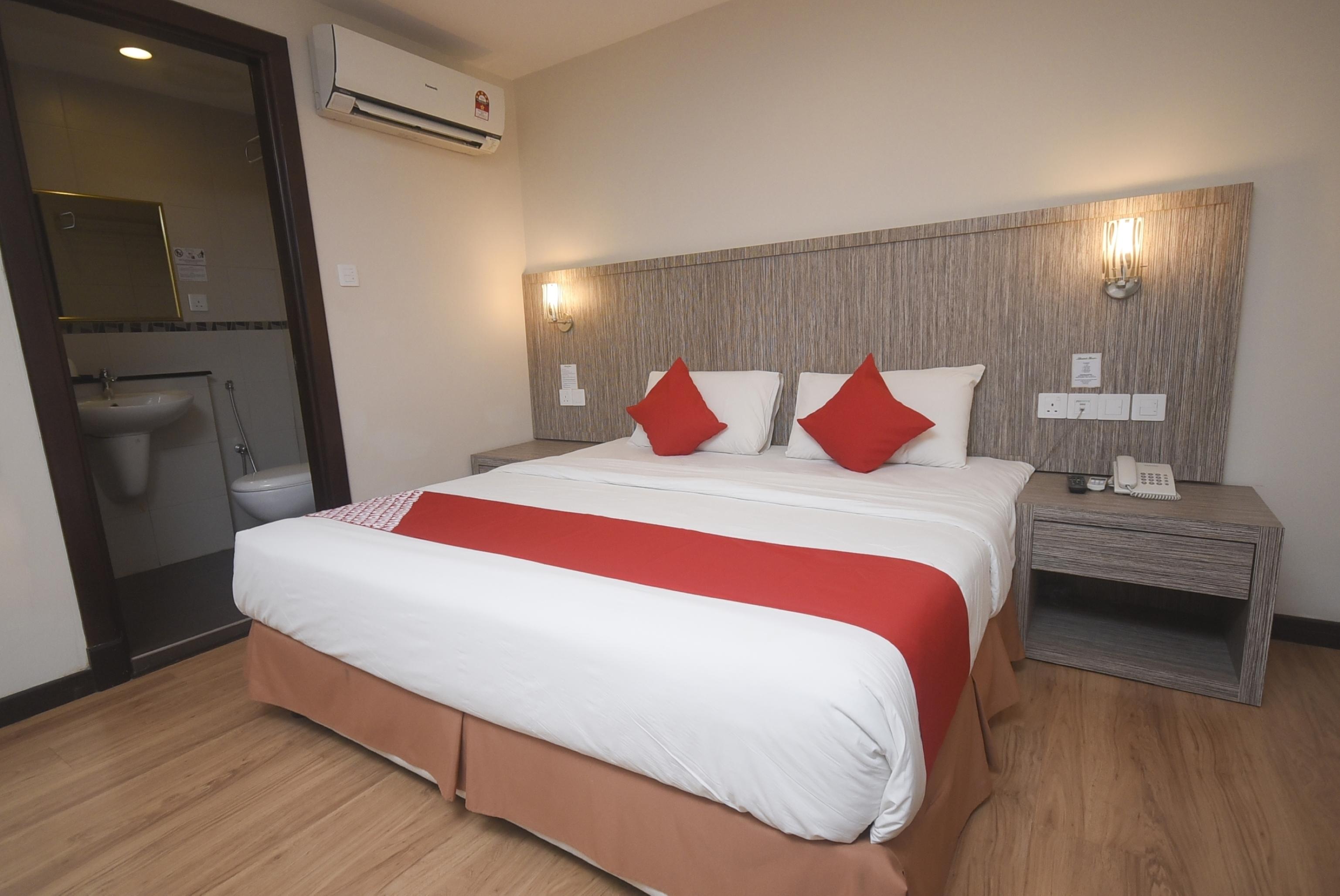 OYO 985 Hotel Nur Miri Exterior foto