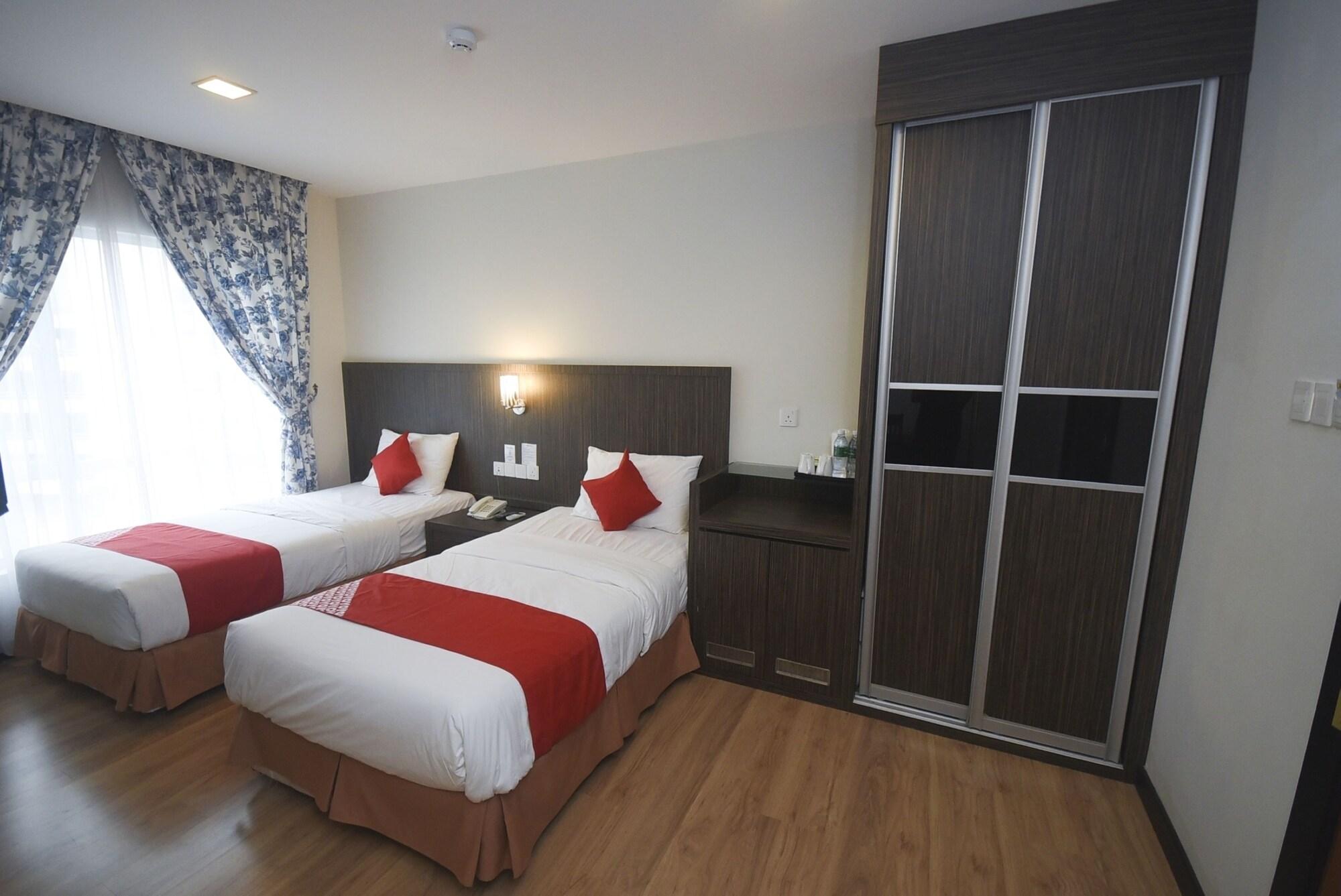 OYO 985 Hotel Nur Miri Exterior foto