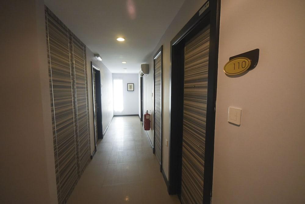 OYO 985 Hotel Nur Miri Exterior foto