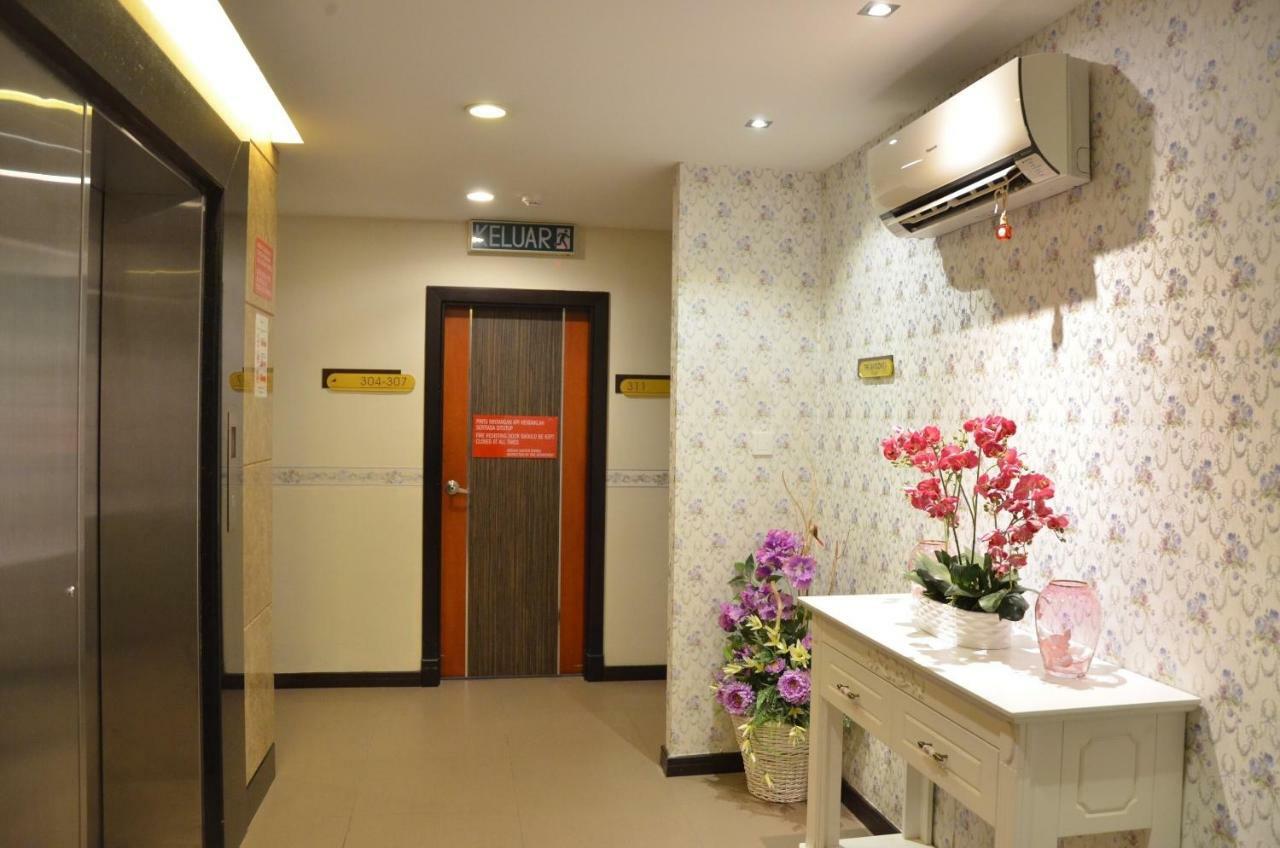 OYO 985 Hotel Nur Miri Exterior foto